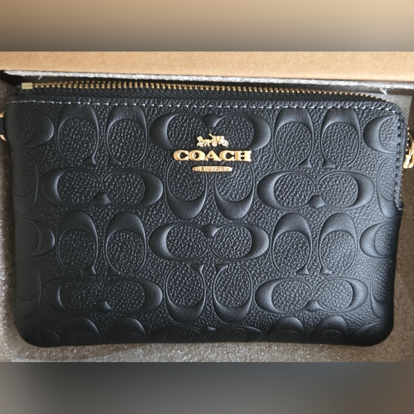 💫 COACH: Boxed Embossed Medium Corner Zip Signature Leather Wristlet - Picture 2 of 7